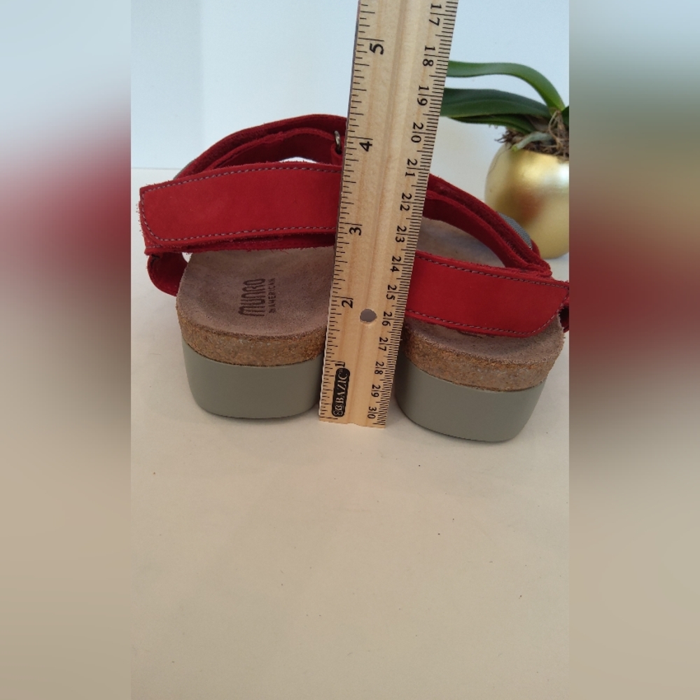 MUNRO red leather sandals adjustable straps - Picture 7 of 8
